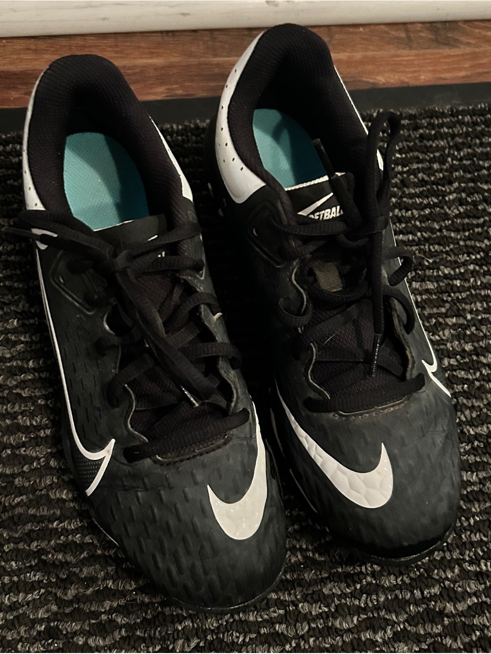 Nike Women’s Softball Cleats Black and White, Size 7.5